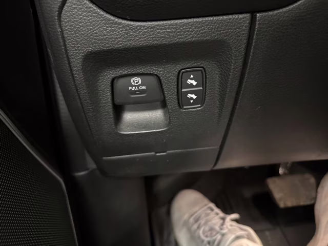 2023 Diamond Black Crystal Pearlcoat Ram 1500 Laramie 4X4 Truck