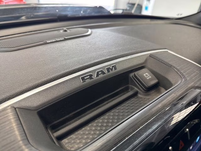 2023 Diamond Black Crystal Pearlcoat Ram 1500 Laramie 4X4 Truck