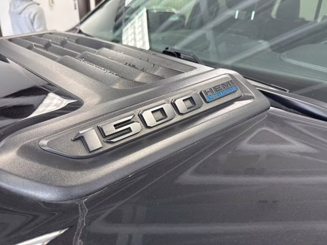 2023 Diamond Black Crystal Pearlcoat Ram 1500 Laramie 4X4 Truck