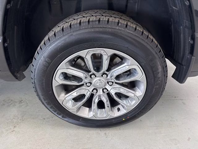 2023 Diamond Black Crystal Pearlcoat Ram 1500 Laramie 4X4 Truck