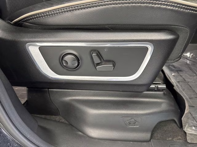 2023 Diamond Black Crystal Pearlcoat Ram 1500 Laramie 4X4 Truck