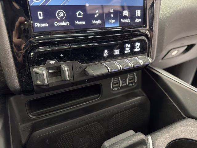 2023 Diamond Black Crystal Pearlcoat Ram 1500 Laramie 4X4 Truck