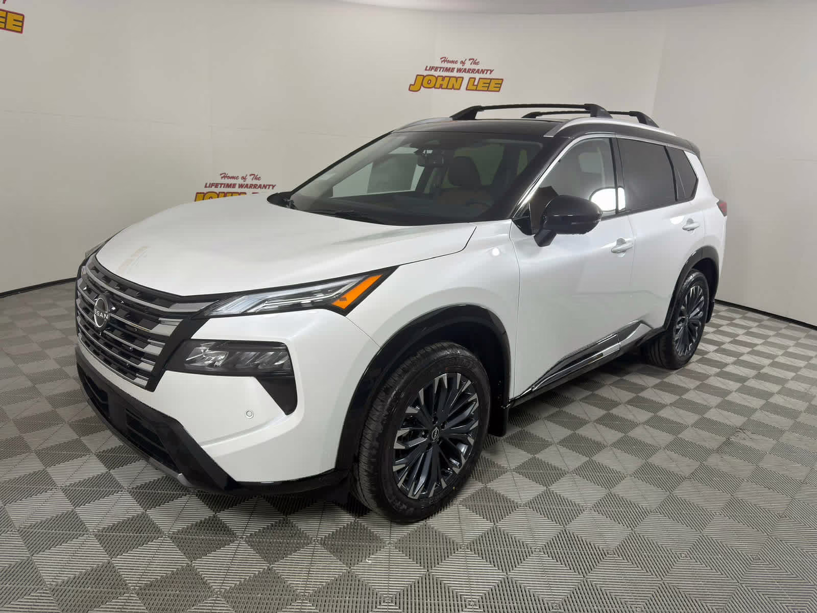 2026 Everest White Pearl/Super Black Nissan Rogue Platinum AWD SUV