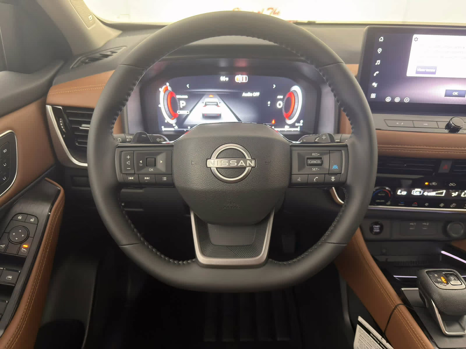 2026 Everest White Pearl/Super Black Nissan Rogue Platinum AWD SUV