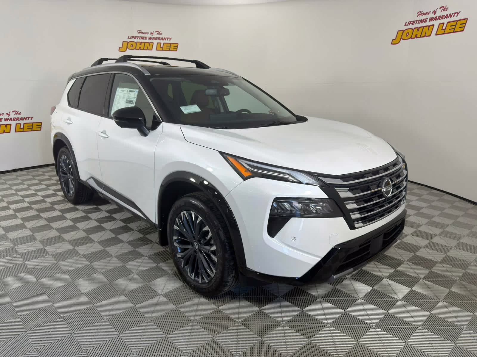 2026 Everest White Pearl/Super Black Nissan Rogue Platinum AWD SUV
