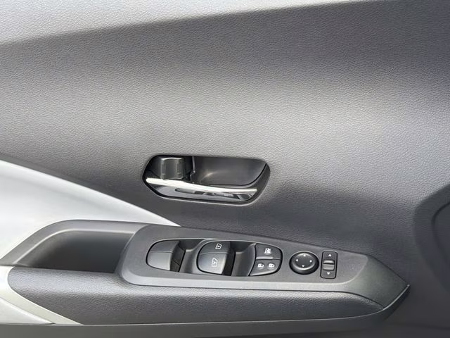 2024 Boulder Gray Pearl Nissan Kicks SR FWD SUV