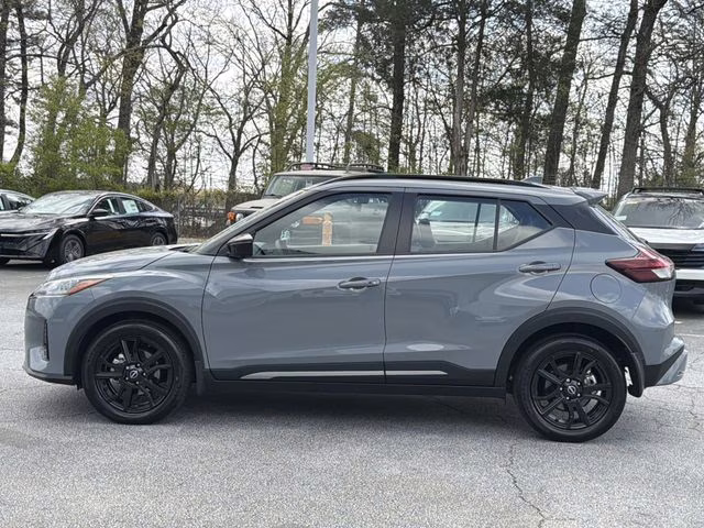 2024 Boulder Gray Pearl Nissan Kicks SR FWD SUV