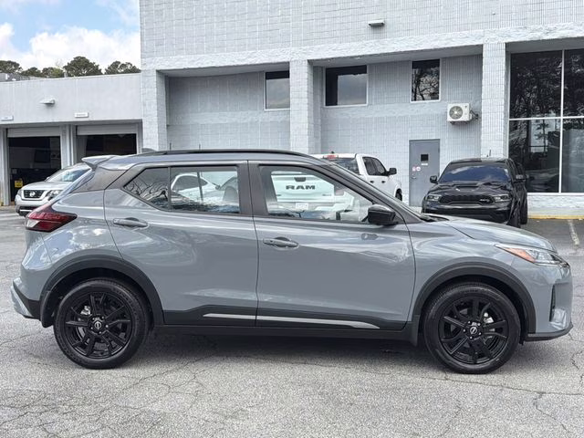 2024 Boulder Gray Pearl Nissan Kicks SR FWD SUV