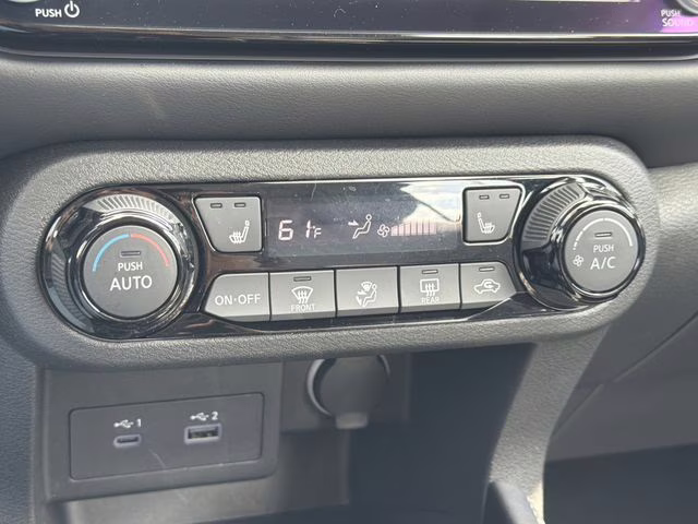 2024 Boulder Gray Pearl Nissan Kicks SR FWD SUV