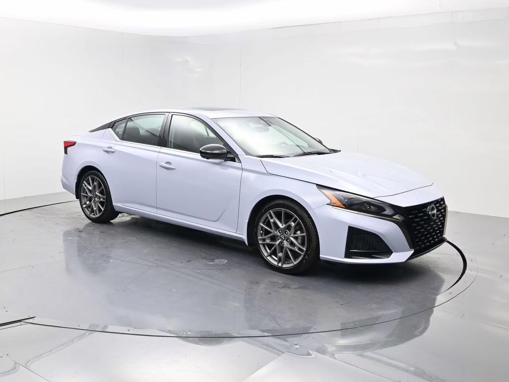 2024 Gray Sky Pearl Nissan Altima 2.0 SR FWD Sedan