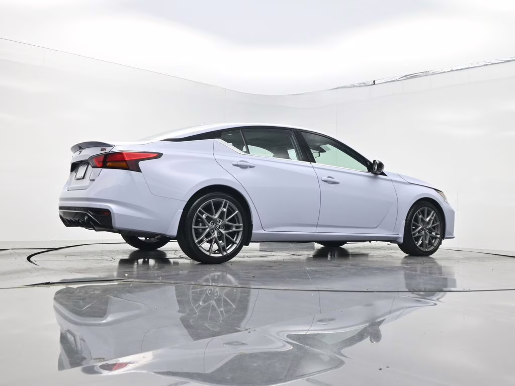 2024 Gray Sky Pearl Nissan Altima 2.0 SR FWD Sedan
