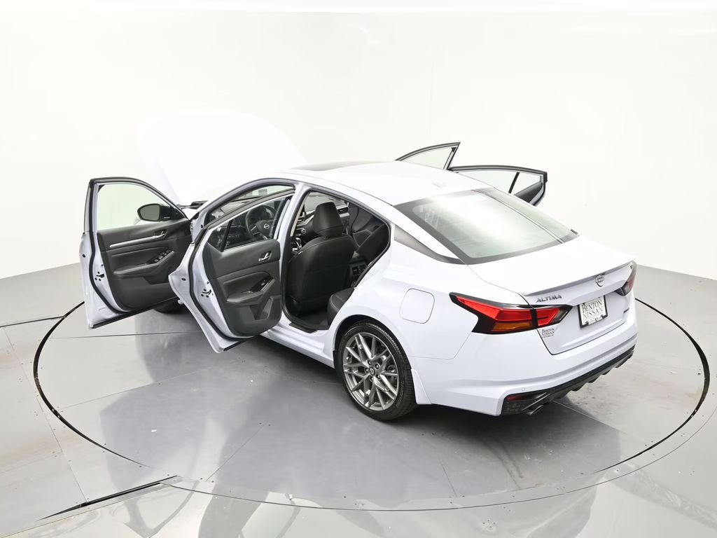 2024 Gray Sky Pearl Nissan Altima 2.0 SR FWD Sedan