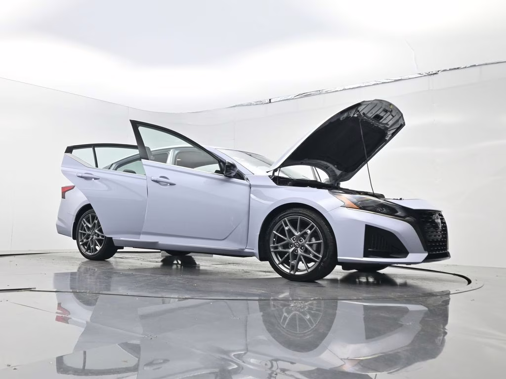 2024 Gray Sky Pearl Nissan Altima 2.0 SR FWD Sedan