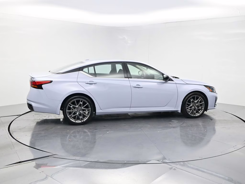 2024 Gray Sky Pearl Nissan Altima 2.0 SR FWD Sedan