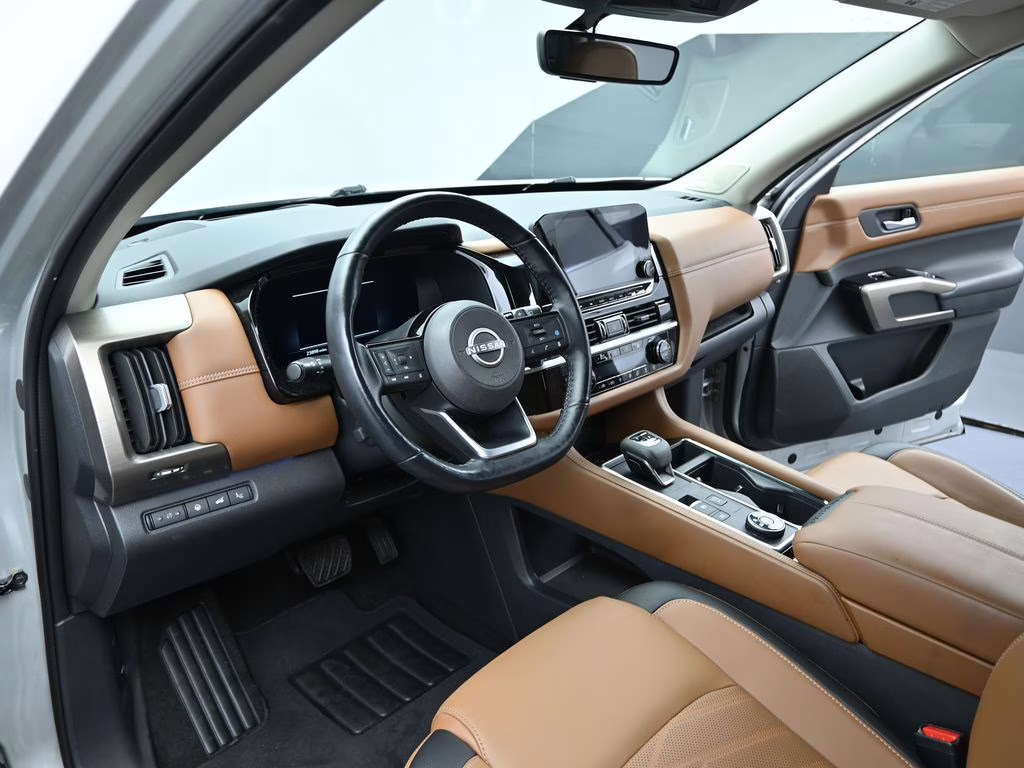 2024 Brilliant Silver Metallic Nissan Pathfinder Platinum 4X4 SUV