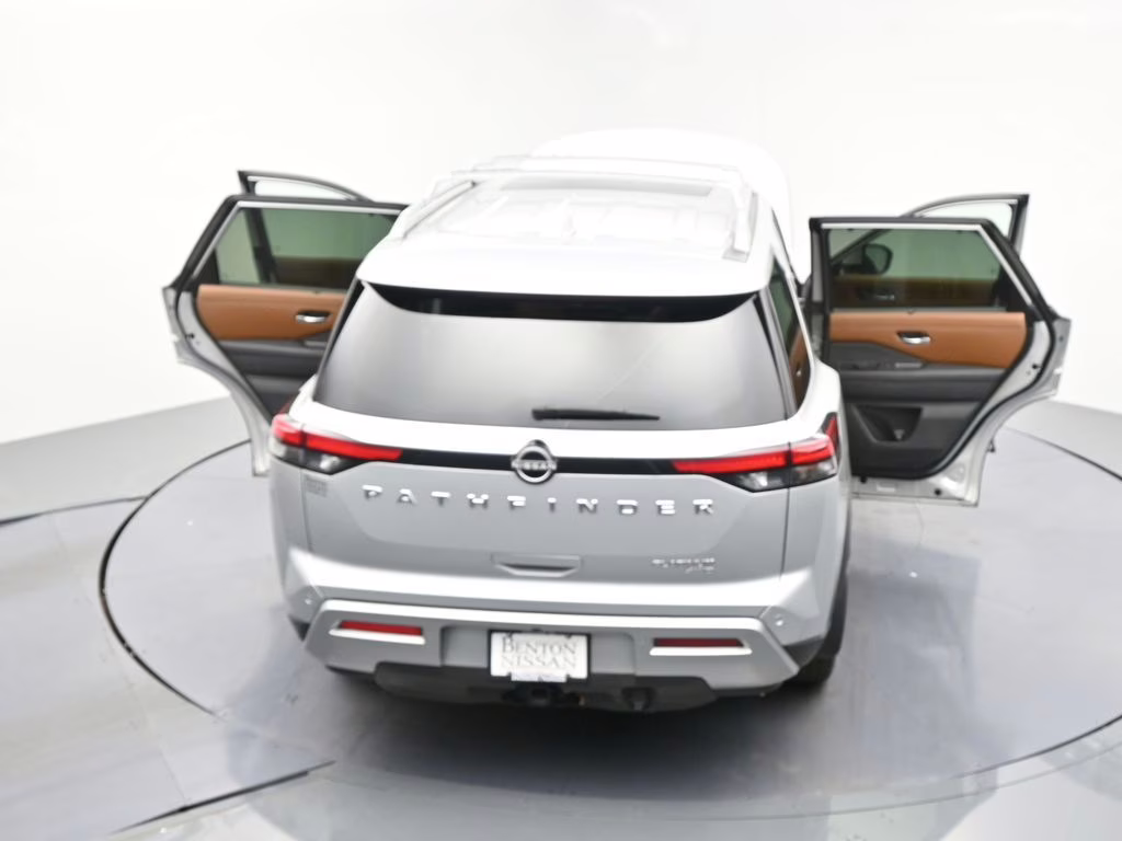 2024 Brilliant Silver Metallic Nissan Pathfinder Platinum 4X4 SUV