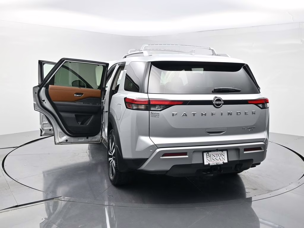 2024 Brilliant Silver Metallic Nissan Pathfinder Platinum 4X4 SUV