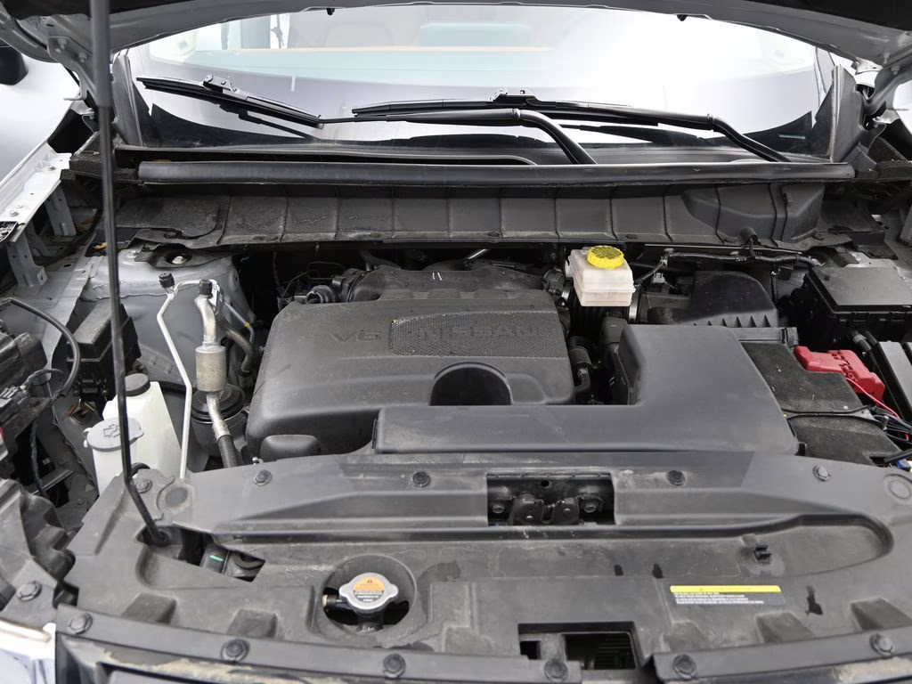 2024 Brilliant Silver Metallic Nissan Pathfinder Platinum 4X4 SUV