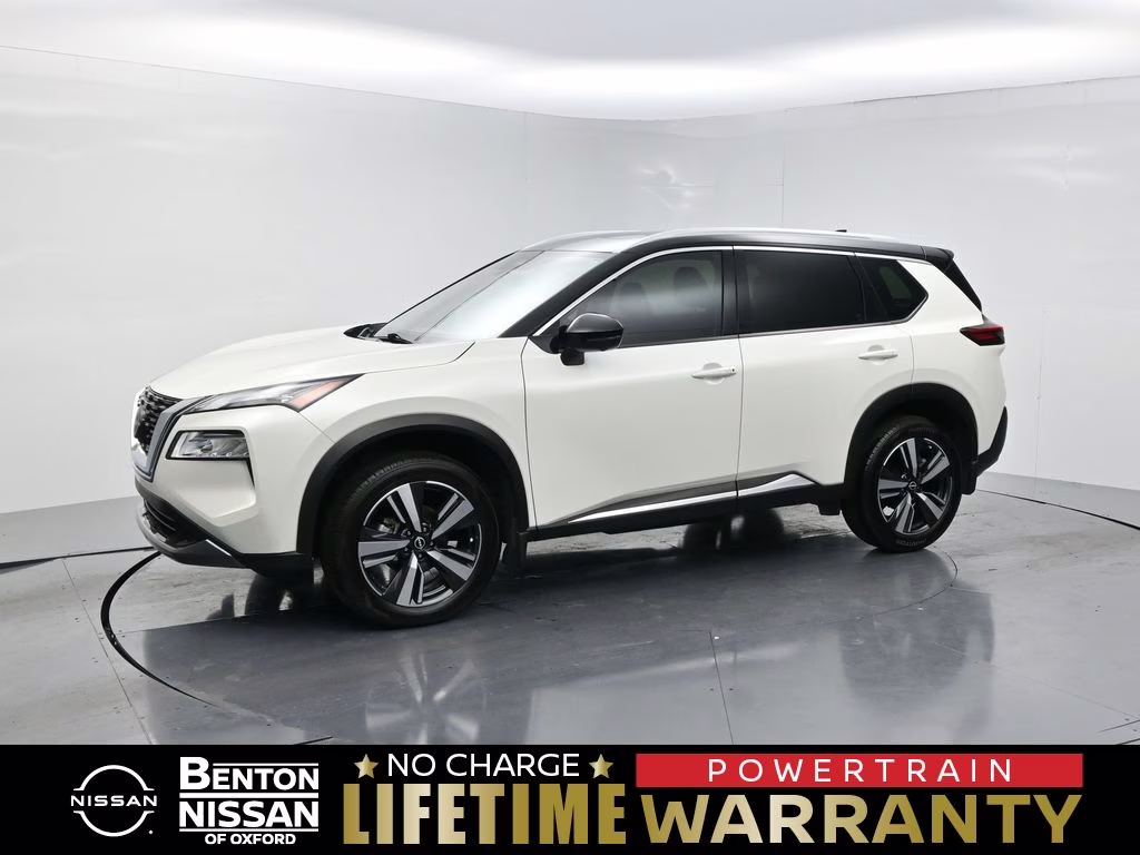 2023 Pearl White Tricoat/Super Black Nissan Rogue SL AWD SUV