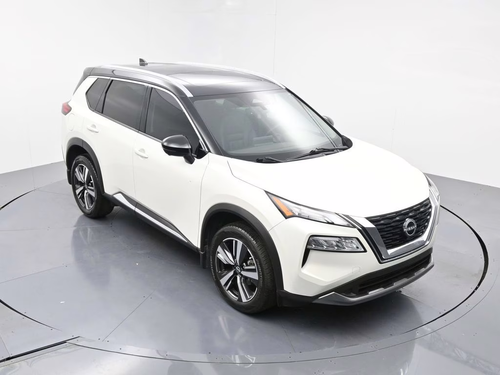 2023 Pearl White Tricoat/Super Black Nissan Rogue SL AWD SUV