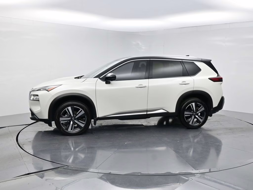 2023 Pearl White Tricoat/Super Black Nissan Rogue SL AWD SUV