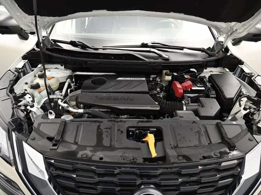 2023 Pearl White Tricoat/Super Black Nissan Rogue SL AWD SUV