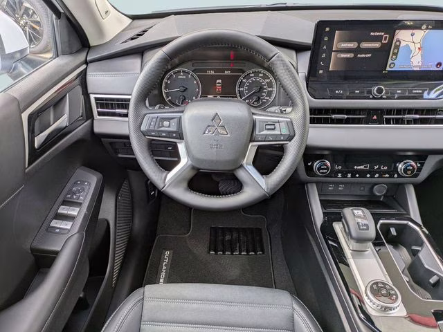 2026 White Diamond Mitsubishi Outlander SE FWD SUV