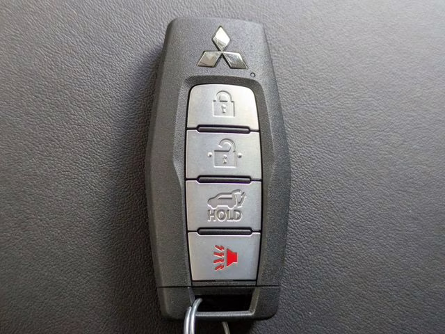 2026 White Diamond Mitsubishi Outlander SE FWD SUV