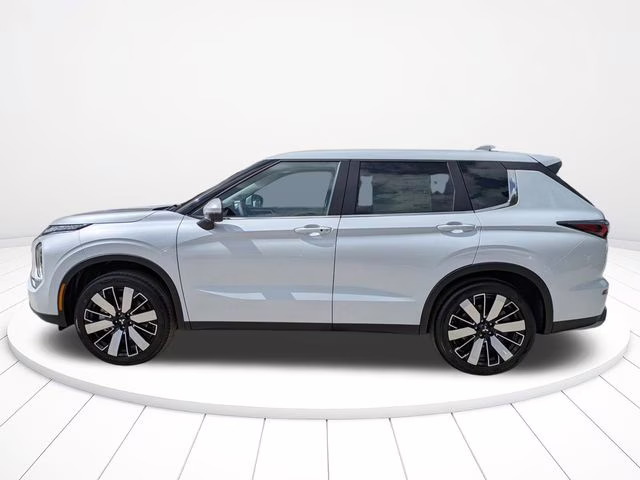 2026 White Diamond Mitsubishi Outlander SE FWD SUV