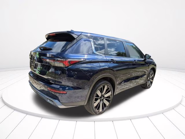 2026 Cosmic Blue Metallic Mitsubishi Outlander SE FWD SUV