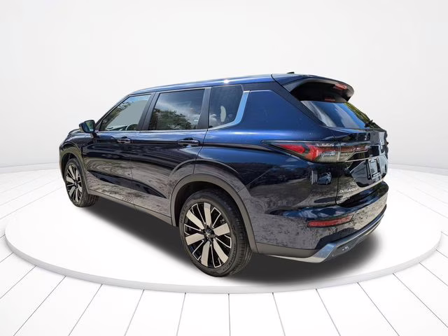 2026 Cosmic Blue Metallic Mitsubishi Outlander SE FWD SUV