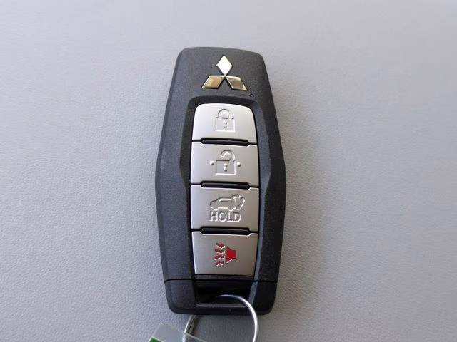 2026 White Diamond Mitsubishi Outlander SE FWD SUV