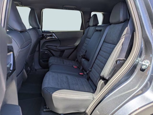 2026 Graphite Gray Mitsubishi Outlander LE FWD SUV