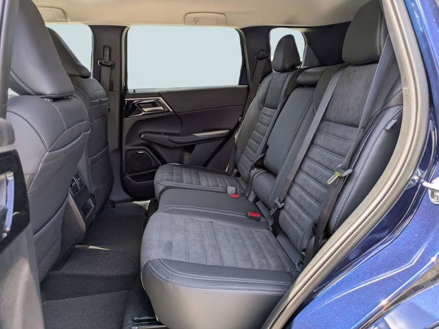 2026 Cosmic Blue Metallic Mitsubishi Outlander SE FWD SUV