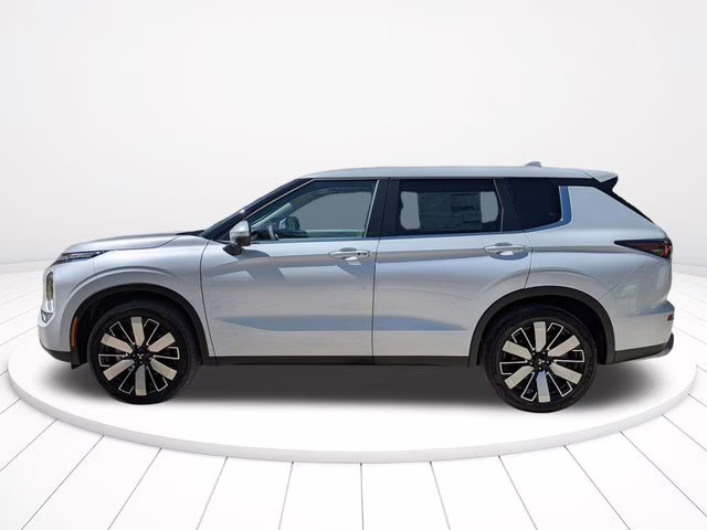 2026 White Diamond Mitsubishi Outlander SE FWD SUV