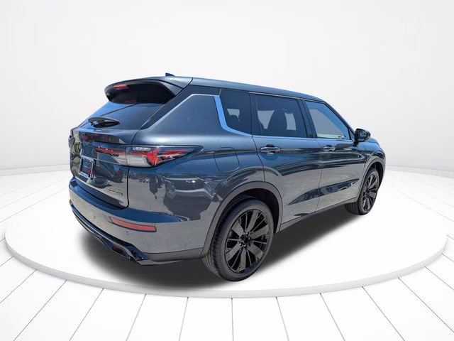 2026 Graphite Gray Mitsubishi Outlander LE FWD SUV