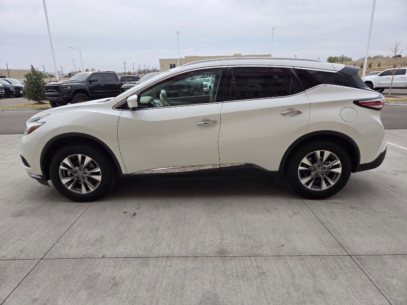 2015 Pearl White Nissan Murano SL FWD SUV