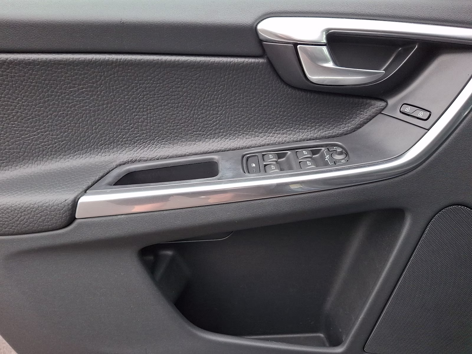 2013 Caspian Blue Metallic - 498 Volvo XC60 3.2 FWD