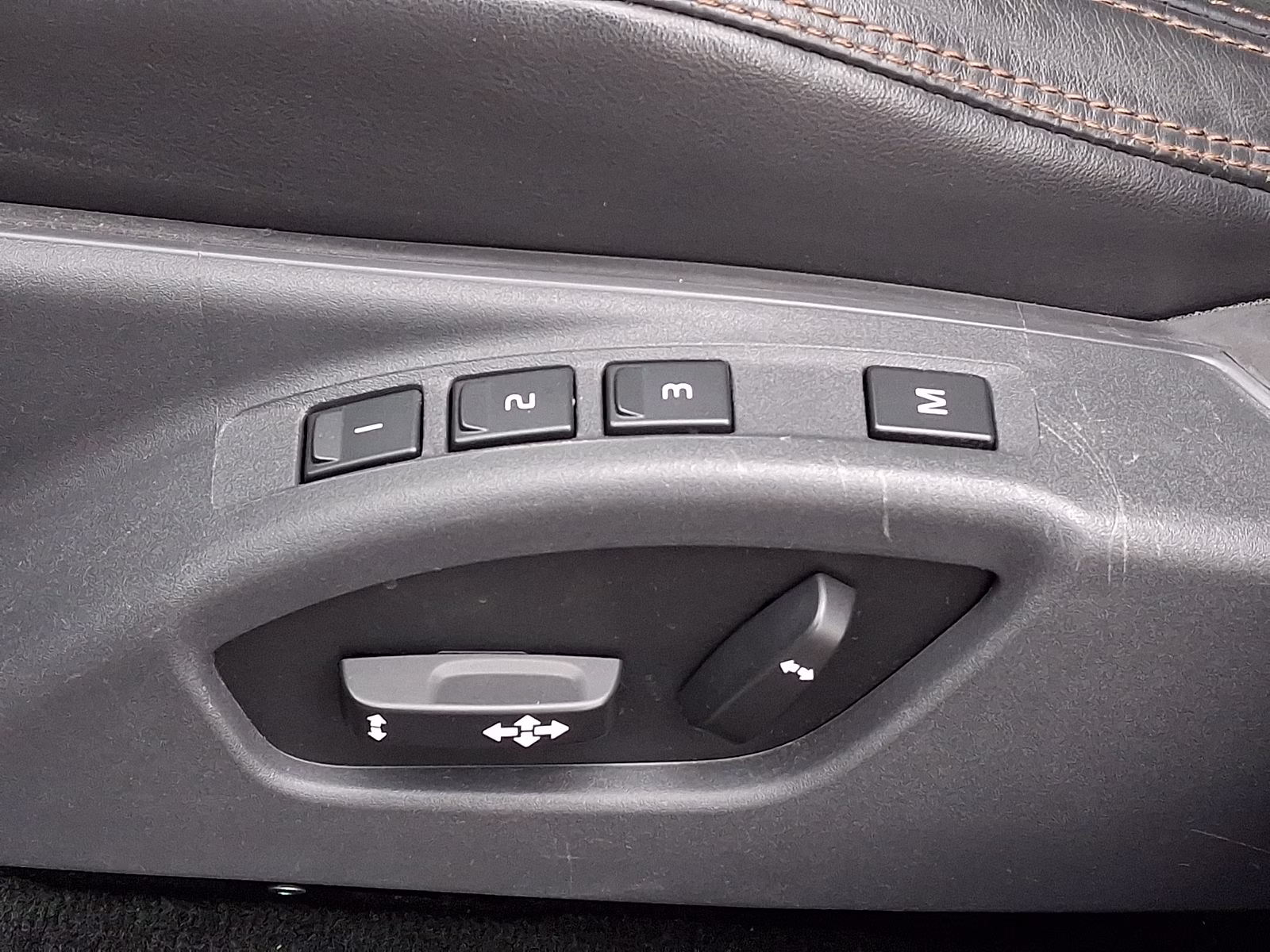 2013 Caspian Blue Metallic - 498 Volvo XC60 3.2 FWD