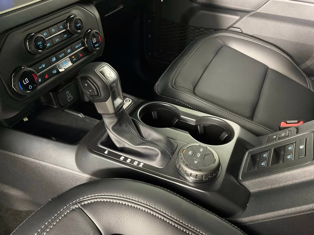 2026 Avalanche Ford Bronco Outer Banks 4X4 SUV