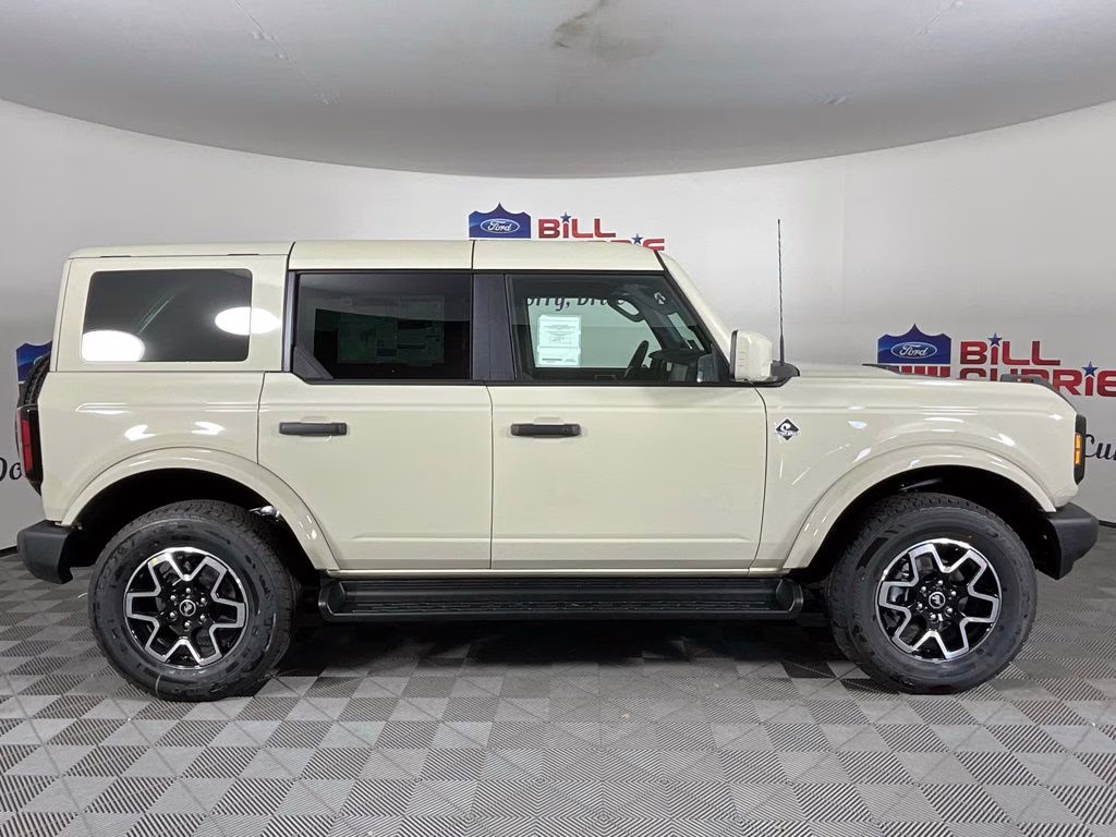 2026 Desert Sand Ford Bronco Outer Banks 4X4 SUV