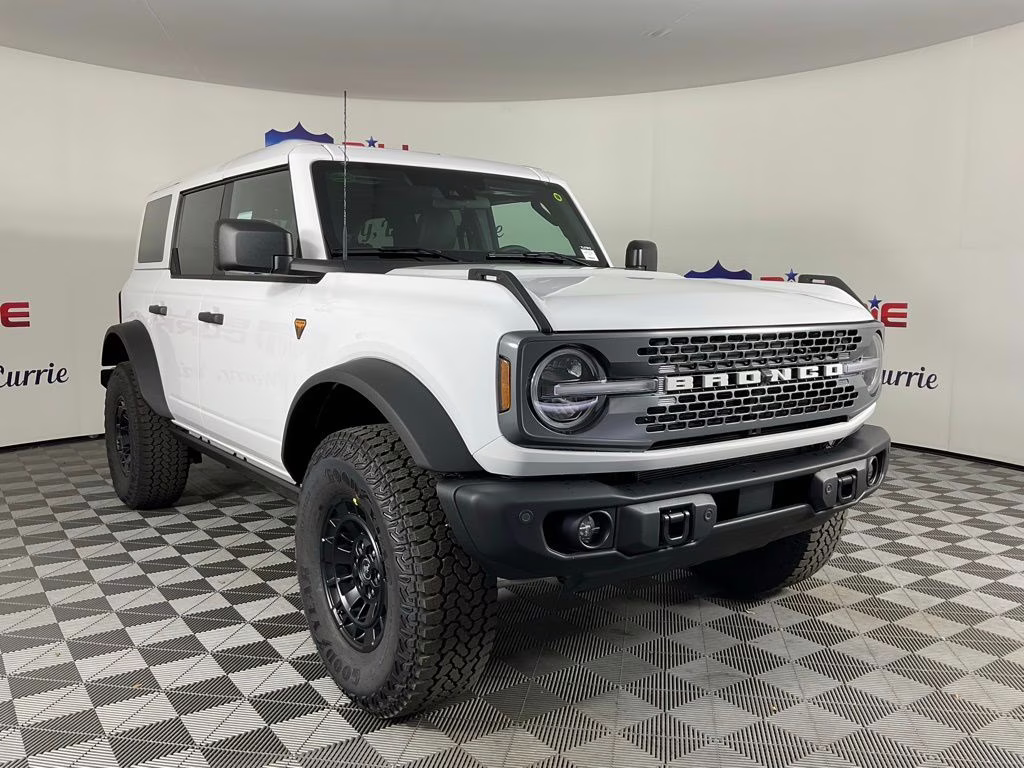 2026 Oxford White Ford Bronco Badlands 4X4 SUV