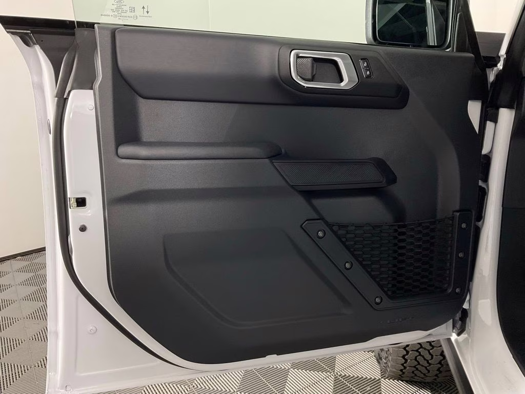 2026 Oxford White Ford Bronco Badlands 4X4 SUV