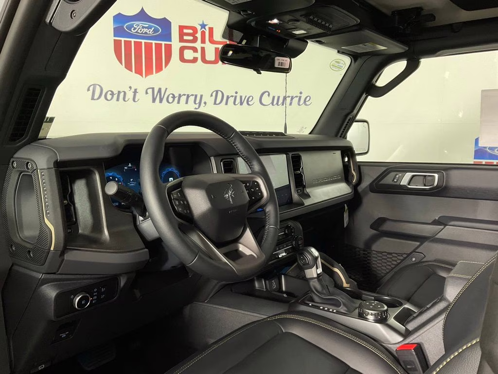 2026 Oxford White Ford Bronco Badlands 4X4 SUV