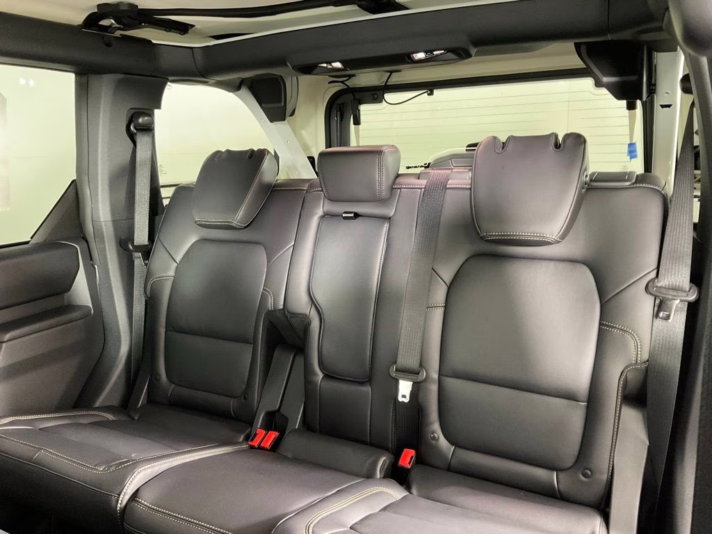 2026 Oxford White Ford Bronco Badlands 4X4 SUV