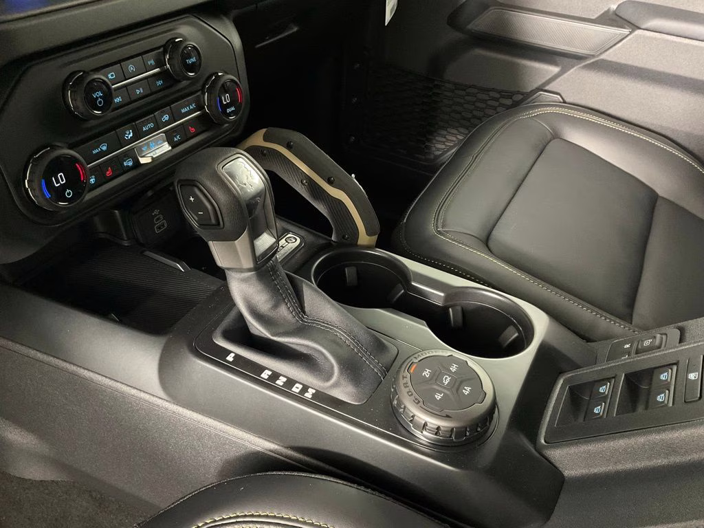 2026 Oxford White Ford Bronco Badlands 4X4 SUV