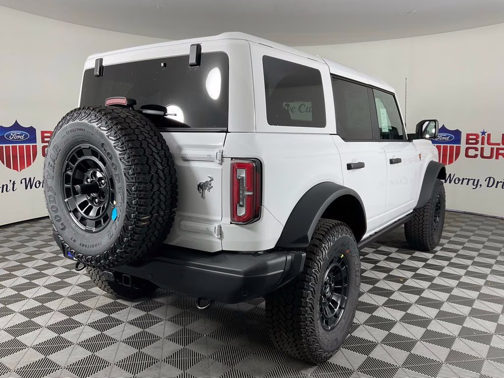 2026 Oxford White Ford Bronco Badlands 4X4 SUV