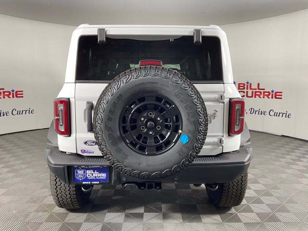 2026 Oxford White Ford Bronco Badlands 4X4 SUV