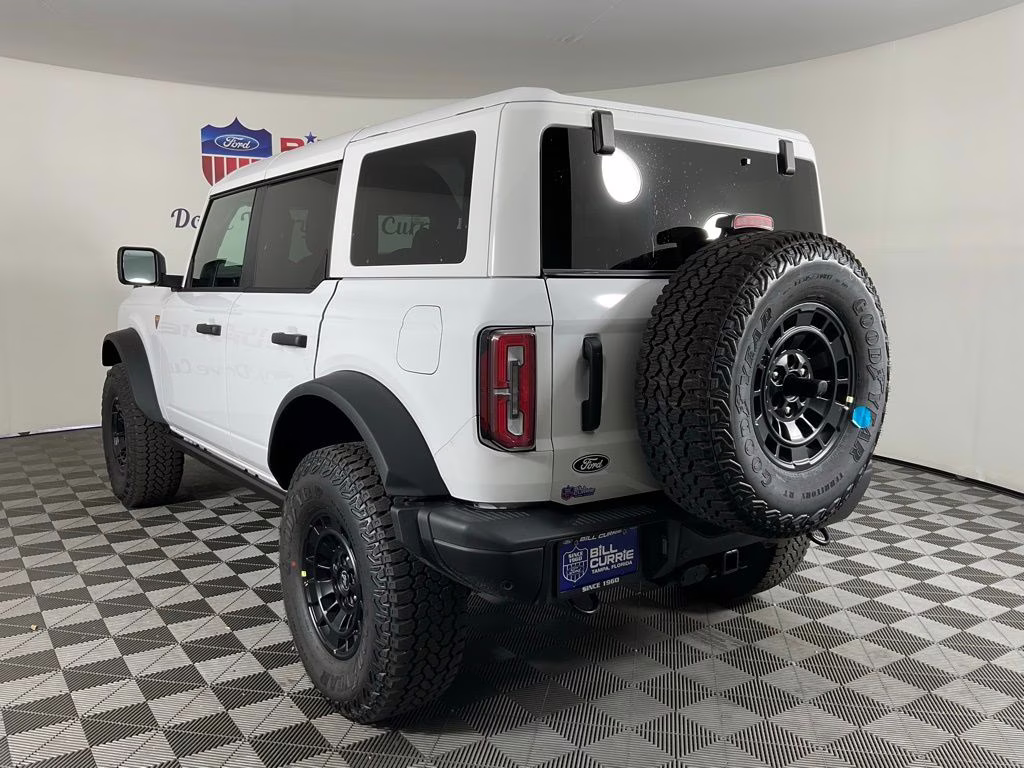 2026 Oxford White Ford Bronco Badlands 4X4 SUV