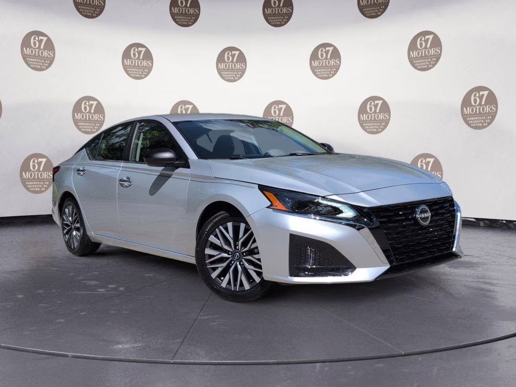 2024 Brilliant Silver Metallic Nissan Altima 2.5 SV FWD Sedan
